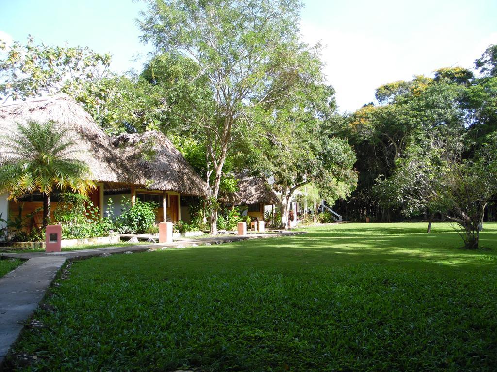 Hotel Jaguar Inn Tikal Exterior photo